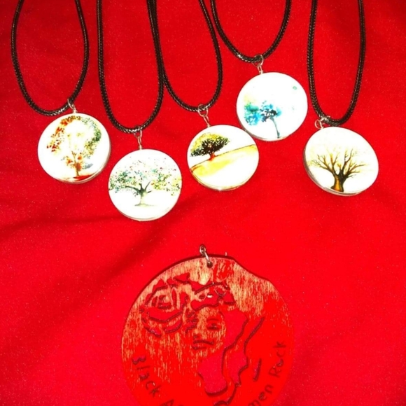 Necklaces - Picture 2 of 8